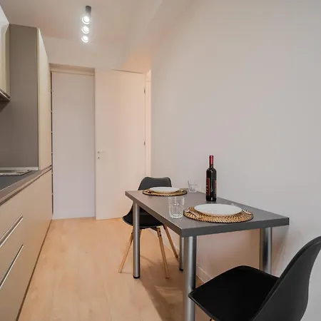 Amazing View - Iuliu Maniu & Politehnica Park Bükreş